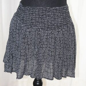 Aeropostale Black and White Tribal Print Rayon Elastic Waist Mini Skirt, Size S